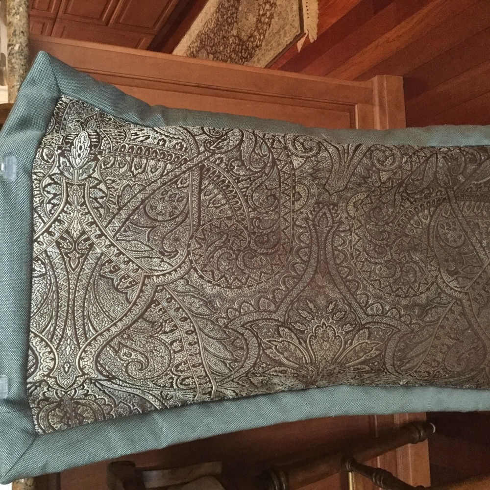 Beautiful King Size Quilted 3 piece Comforter Set